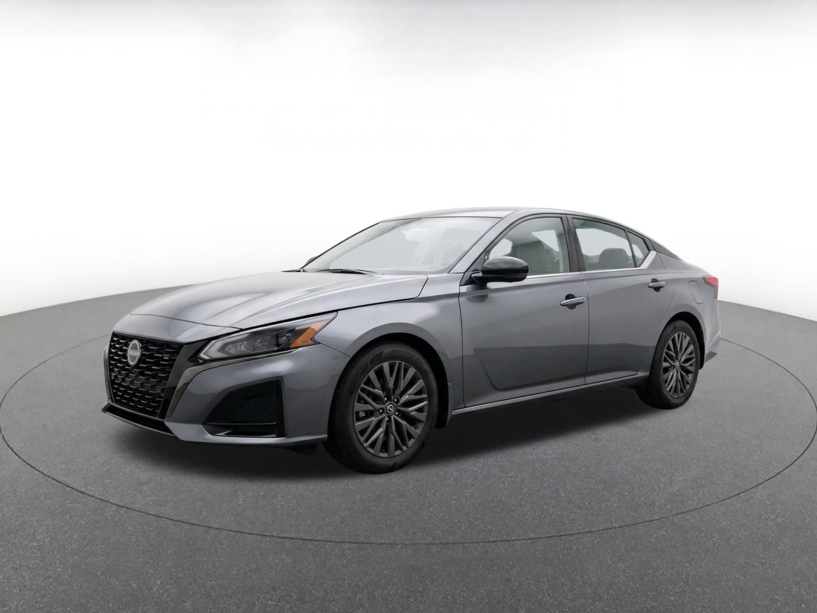 Used 2025 Nissan Altima 2.5 SV FWD image 3