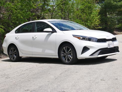 Used 2024 Kia Forte LXS FWD image 9