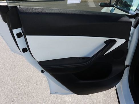 Used 2021 Tesla Model Y Performance image 12