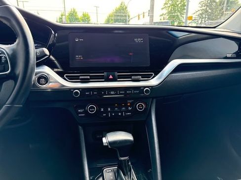 Used 2022 Kia Niro Touring Special Edition FWD image 19
