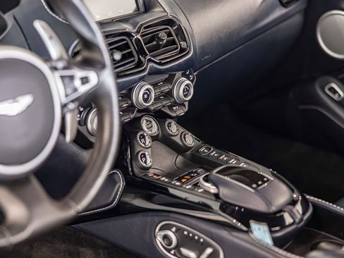 Used 2020 Aston Martin V8 Vantage Coupe RWD image 19
