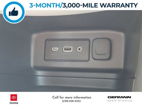 Used 2021 Chevrolet Equinox LS image 33