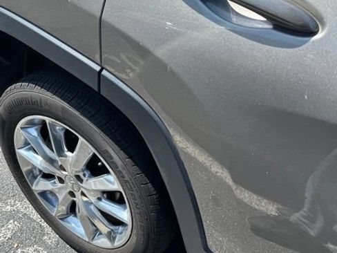 Used 2017 Jeep Cherokee Limited FWD image 8