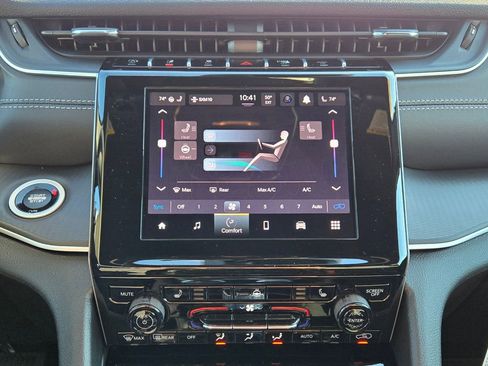 New 2025 Jeep Grand Cherokee Laredo X image 21