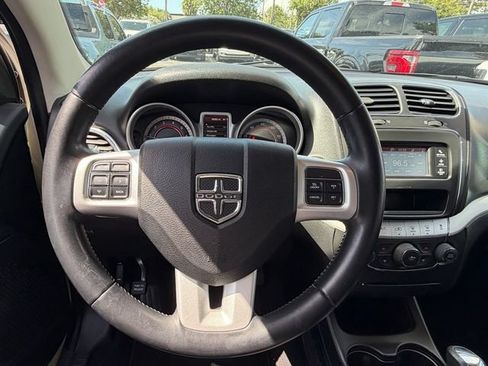Used 2020 Dodge Journey SE w/ SE Popular Equipment Group FWD image 19
