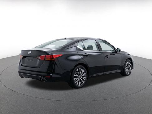 Used 2025 Nissan Altima 2.5 SV FWD image 7