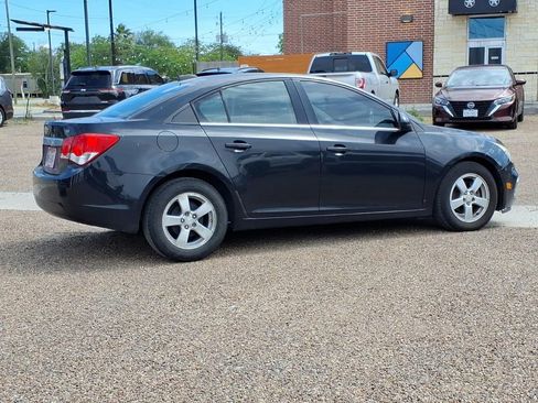 Used 2016 Chevrolet Cruze LT w/ Technology Package FWD image 4