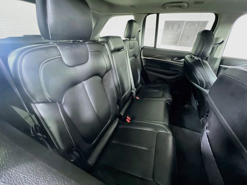 Used 2023 Jeep Grand Cherokee Limited AWD/4WD image 27