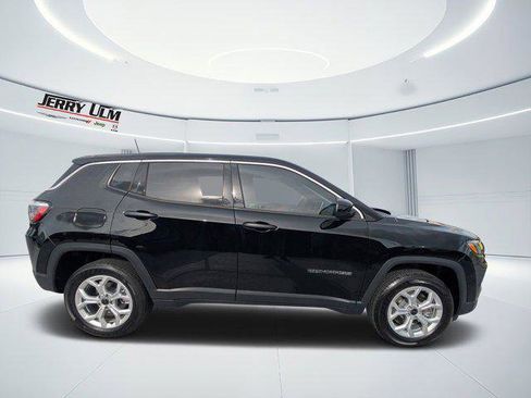 Certified 2025 Jeep Compass Sport image 2