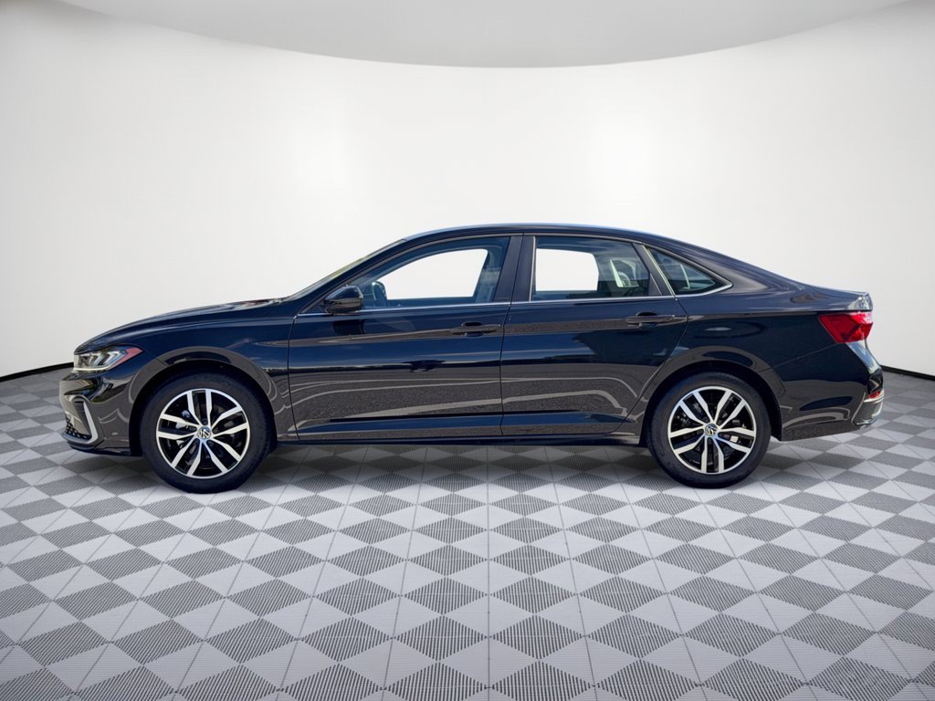 Used 2026 Volkswagen Jetta SE FWD image 2