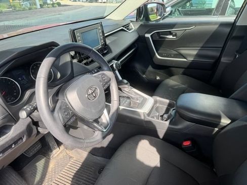Used 2020 Toyota RAV4 XLE w/ Convenience Package AWD/4WD image 6
