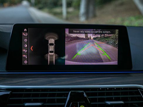 Used 2019 BMW 530e w/ Convenience Package image 33