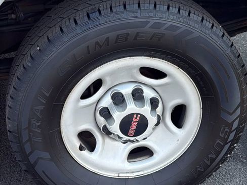 Used 2016 GMC Savana 2500 image 18