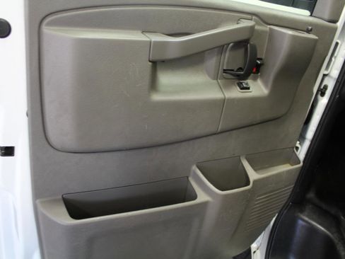 Used 2020 GMC Savana 2500 w/ Enhanced Convenience Package image 18