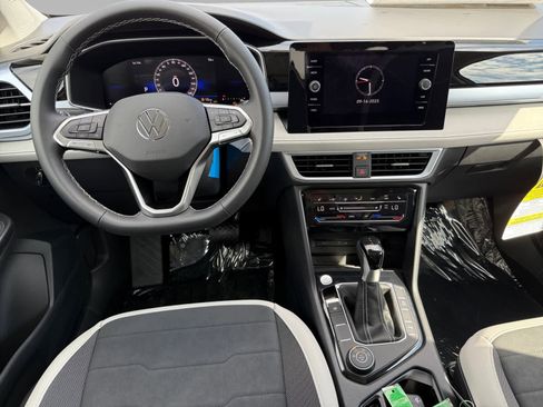 New 2025 Volkswagen Taos SE image 11