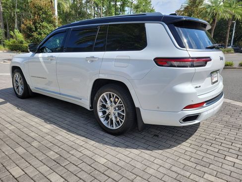 Used 2023 Jeep Grand Cherokee L Summit w/ Luxury Tech Group V AWD/4WD image 2