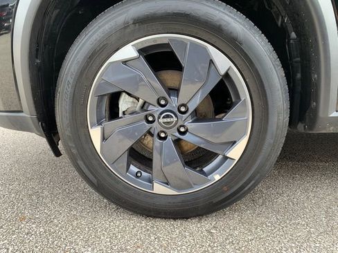 Used 2025 Nissan Rogue SV image 30