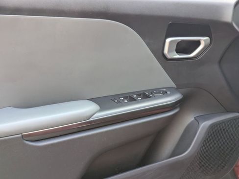 Used 2025 Kia K4 LXS image 11