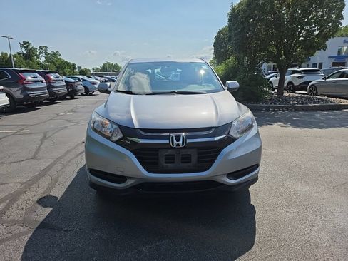 Used 2017 Honda HR-V LX image 2