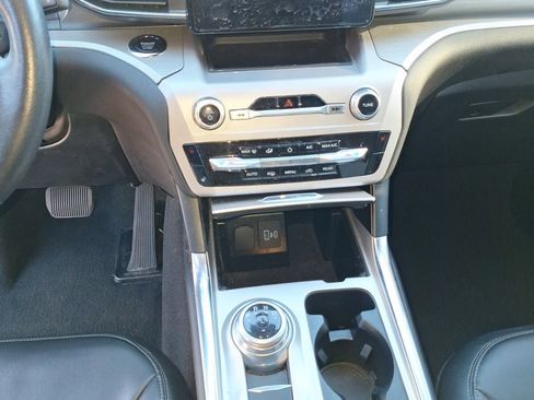 Used 2023 Ford Explorer XLT w/ Equipment Group 202A image 11
