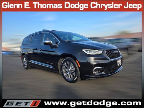 Used 2024 Chrysler Pacifica Pinnacle image 3