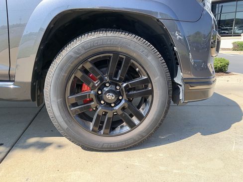 Used 2019 Toyota 4Runner Limited AWD/4WD image 13