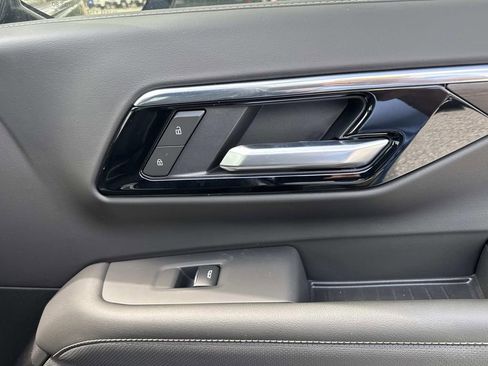 New 2026 Chevrolet Suburban Premier AWD/4WD image 15
