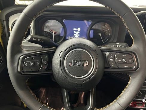 Used 2024 Jeep Wrangler Unlimited AWD/4WD image 18