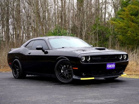 Used 2022 Dodge Challenger GT image 2