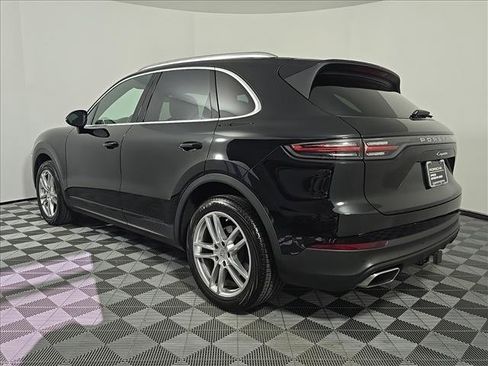 Certified 2023 Porsche Cayenne image 3