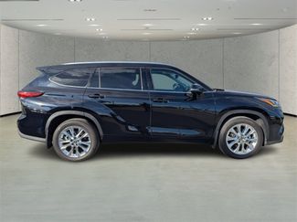 Used 2022 Toyota Highlander Limited video 2