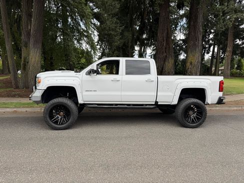 Used 2018 GMC Sierra 3500 SLT w/ Driver Alert Package AWD/4WD image 2