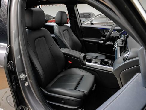 Used 2023 Mercedes-Benz GLB 250 w/ Premium Package image 34