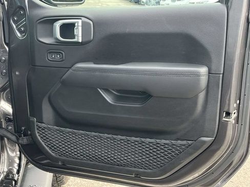 Used 2022 Jeep Wrangler Unlimited Sahara AWD/4WD image 25