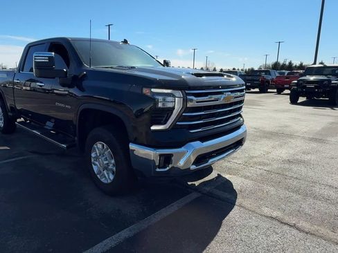 Used 2024 Chevrolet Silverado 2500 LTZ AWD/4WD image 2