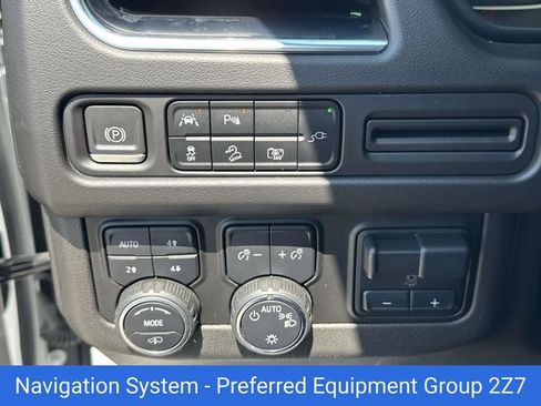 Certified 2022 Chevrolet Suburban Z71 w/ Off-Road Capability Package AWD/4WD image 13
