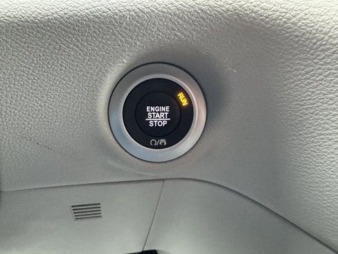 Used 2022 Chrysler Pacifica Touring-L image 20