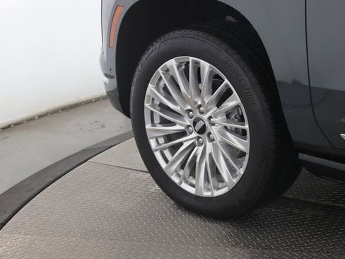 Used 2025 Cadillac Escalade ESV Premium Luxury w/ Touring Package image 13