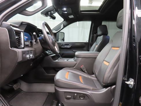 Used 2025 GMC Sierra 2500 AT4 w/ AT4 Premium Plus Package image 9