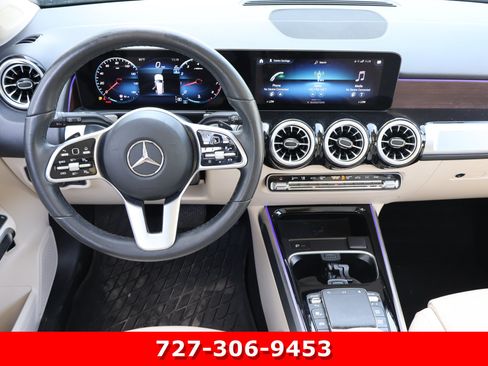 Used 2023 Mercedes-Benz GLB 250 4MATIC w/ Premium Package image 17