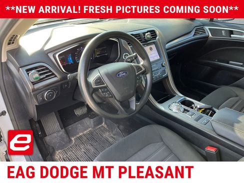 Used 2019 Ford Fusion SE FWD image 6