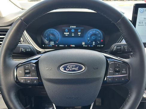 Used 2025 Ford Escape Platinum AWD/4WD image 18