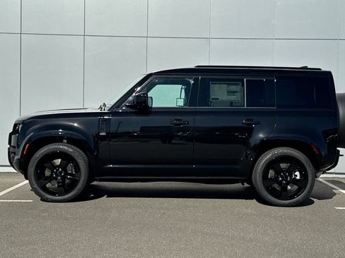 New 2026 Land Rover Defender 110 X-Dynamic SE AWD/4WD image 2