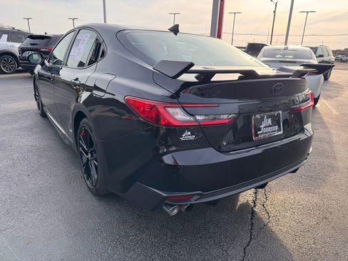 Used 2025 Toyota Camry SE image 3