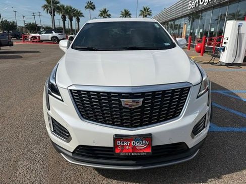 Used 2021 Cadillac XT5 Premium Luxury FWD image 2