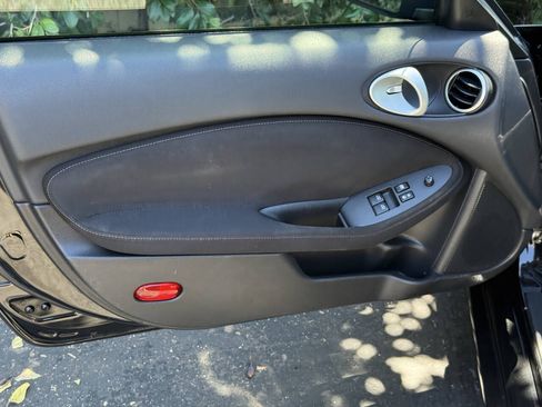 Used 2017 Nissan 370Z Coupe RWD image 14