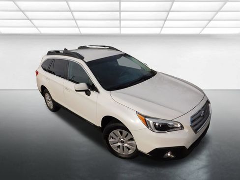 Used 2016 Subaru Outback 2.5i Premium image 2