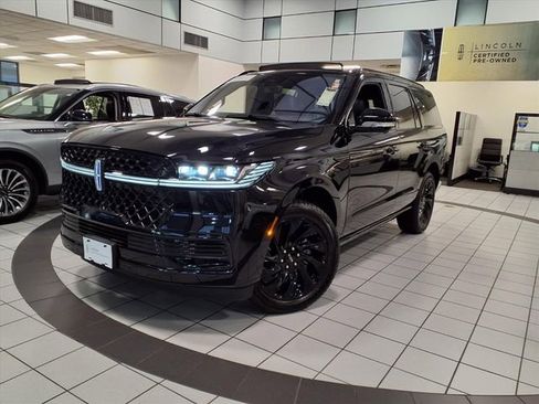 Certified 2025 Lincoln Navigator Reserve w/ Jet Appearance Package image 20