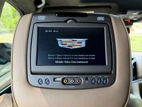 Used 2019 Cadillac Escalade Platinum AWD/4WD image 18