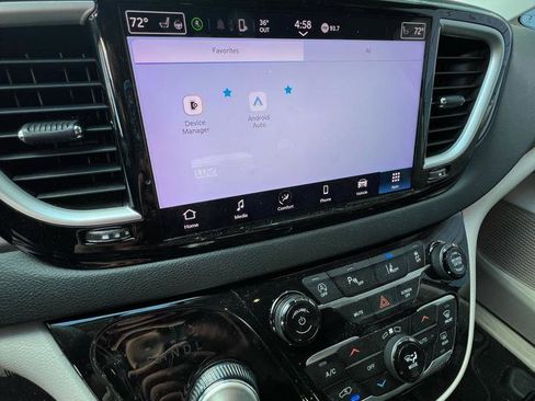 Used 2023 Chrysler Pacifica Touring-L image 26